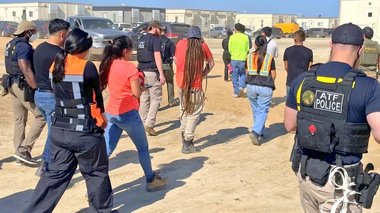 Agenţii de imigrare americani au descins la o fabrică Hyundai din Georgia şi au arestat sute de muncitori sud-coreeni. Reacţia Ministerului de Externe de la Seul