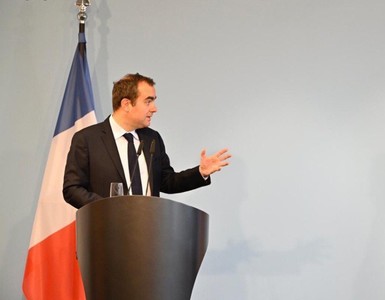 UPDATE - Sébastien Lecornu a fost numit în funcţia de prim-ministru al Franţei de către preşedintele Emmanuel Macron. Intrat în politică la 16 ani, el l-a susţinut cândva pe Nicolas Sarkozy