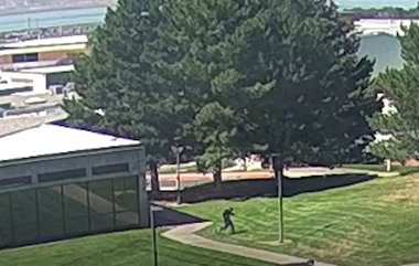 Asasinarea lui Charlie Kirk: FBI a dat publicităţii o nouă înregistrare video cu suspectul / Apel către populaţie - VIDEO
