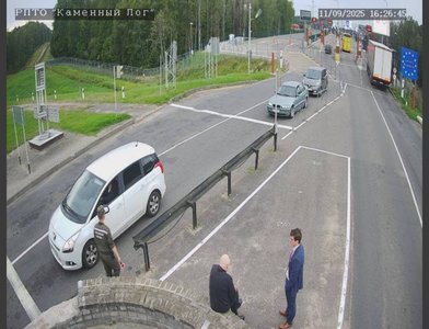 Unul dintre cei 52 de deţinuţi eliberaţi joi de Aleksandr Lukaşenko a rămas în zona neutră şi a refuzat să părăsească Belarusul