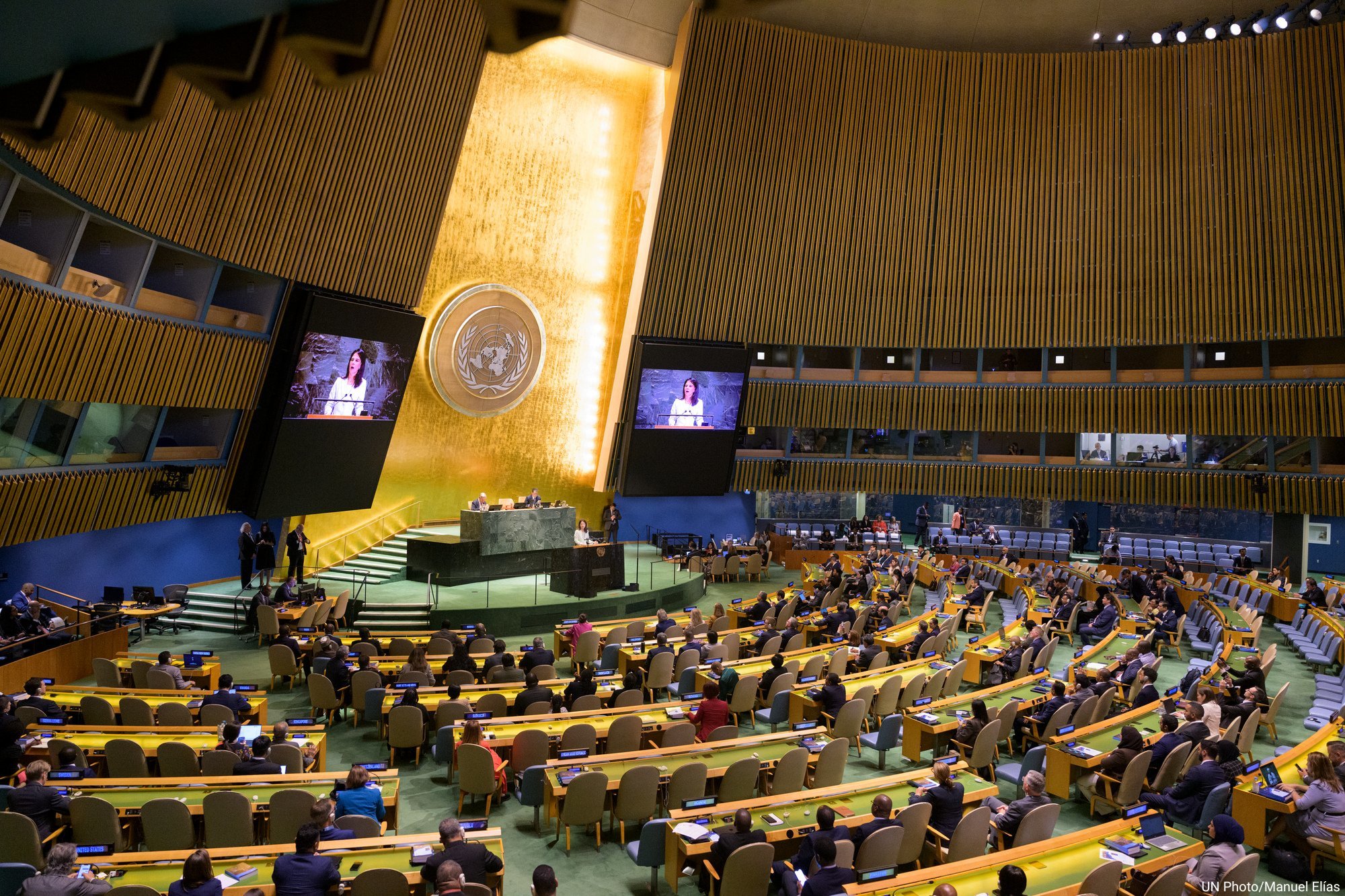 ONU aprobă cu o majoritate covârşitoare o declaraţie referitoare la soluţia cu două state, care condamnă Hamas