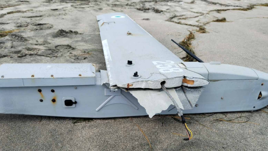 Experţii militari bulgari investighează o dronă misterioasă găsită pe plaja din Burgas - FOTO