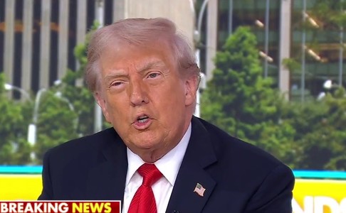The Guardian: Trump refuză să facă apel la unitate după uciderea lui Charlie Kirk, într-o mişcare surprinzătoare. Preşedintele declară pentru Fox News că „radicalii de stânga sunt problema” şi refuză să caute o cale comună de urmat