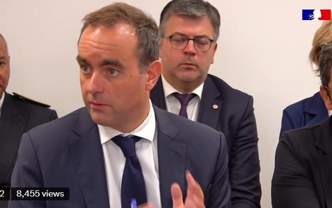 Noul premier francez retrage propunerea de eliminare a două zile libere şi întinde mâna stângii. La începutul mandatului său, Sebastien Lecornu este mai puţin popular decât François Bayrou. Emmanuel Macron are popularitatea la cel mai scăzut nivel