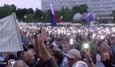 „Fico la închisoare”. Mii de manifestanţi au cerut demisia prim-ministrului naţionalist al Slovaciei