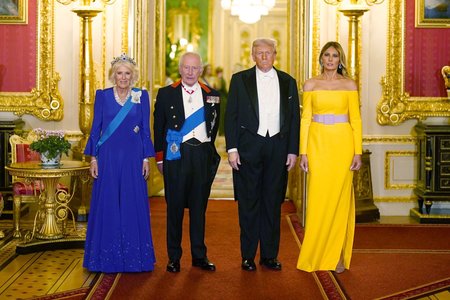 Regele Charles şi Donald Trump s-au lăudat reciproc şi au subliniat relaţia specială în discursurile lor de la banchet. Suveranul britanic a vorbit despre necesitatea de a sprijini Ucraina. Melania Trump, lăudată pentru alegerea vestimentară