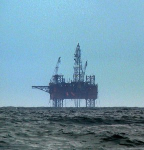Avioane de vânătoare ruseşti au pătruns în zona de securitate a unei platforme de foraj din Marea Baltică