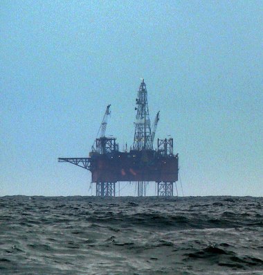 Avioane de vânătoare ruseşti au pătruns în zona de securitate a unei platforme de foraj din Marea Baltică