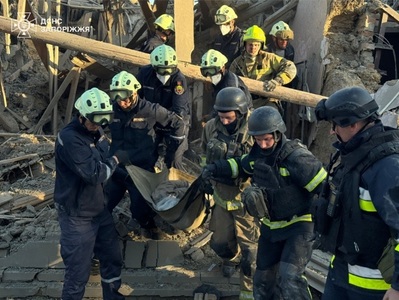Cel puţin trei morţi şi doi răniţi într-un bombardament aerian rus în oraşul ucrainean Zaporojie