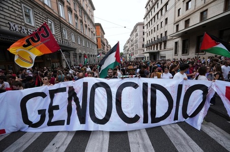 UPDATE-Greve şi blocaje în Italia denunţă ”genocidul din Fâşia Gaza” şi-i cer lui Meloni să recunoască Palestina. Ciocniri la Milano. 63,8% dintre italieni consideră ”extrem de gravă” situaţia umanitară din Fâşia Gaza şi vor o recunoaştere a Palestinei, a