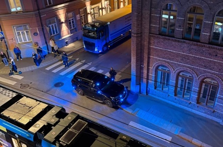 Explozie puternică în centrul Oslo, fără răniţi, în apropierea unui campus universitar, Palatului Regal şi Ambasadei Israelului. Poliţia arestează un minor, spune că este vorba despre o grenadă lăsată în stradă şi evocă o reglare de conturi. Detonează alt