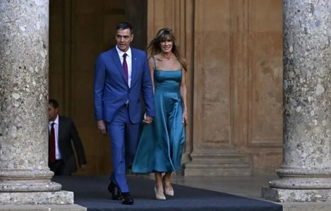 Un judecător spaniol cere trimiterea soţiei premierului Pedro Sánchez, Begoña Gómez, în faţa unui juriu care s-o judece cu privire la o deturnare de fonduri