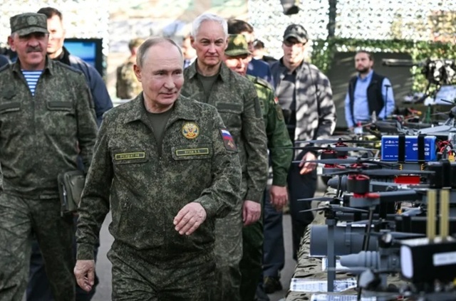 Rusia spune că Ucraina nu poate recuceri teritorii de la armata rusă, aşa cum spune Trump, o ”teză eronată”. ”Rusia nu este un tigru. Rusia este asociată mai mult cu un urs. iar urşi de hârtie nu există”