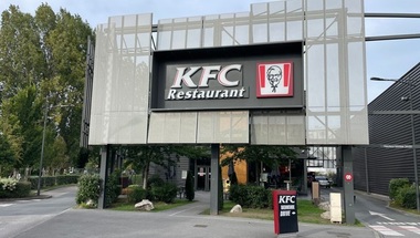 Un bărbat găsit mort în toaletele unui KFC, la Dunkerque, în nordul Franţei, la 30 de ore după ce a intrat în restaurant