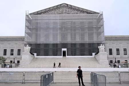 Curtea Supremă a SUA îl autorizează pe Trump să blocheze ajutoare internaţionale în valoare de patru miliarde de dolari