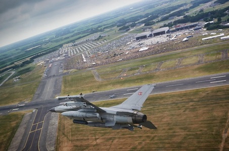 Cea mai mare bază militară din Danemarca, Karup, survolată de drone într-un nou incident. ”Nu le-am doborât”. Poliţia anunţă o anchetă împreună cu armata