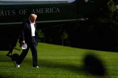 Trump ordonă desfăşurarea armatei la Portland ”devastat de război”, ”împotriva teroriştilor interni”