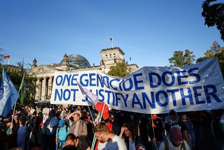 Zeci de mii de manifestanţi cer la Berlin sfârşitul Războiului din Fâşia Gaza. ”Majoritatea se opune politicii Israelului şi genocidului”