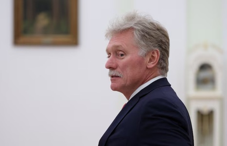 Peskov respinge ameninţări ale lui Zelenski cu privire la bombardarea Kremlinului. El încearcă să le demonstreze europenilor, care se poartă ca nişte capi de familie, că este curajos, minimalizează Peskov. ”E mai bine nici măcar să nu vorbească despre ast