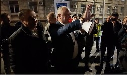 Alegeri în R. Moldova - Blocul Patriotic, prorus, a protestat în faţa sediului Comisiei Electorale Centrale şi ameninţă că nu va recunoaşte rezultatele