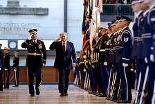 Trump spune că îi va demite pe liderii militari americani, dacă nu îi plac