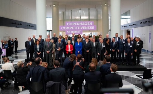 Dronele care zboară în spaţiul aerian european ”pot fi distruse”, ameninţă, la summitul CPE de la Copenhaga, Macron