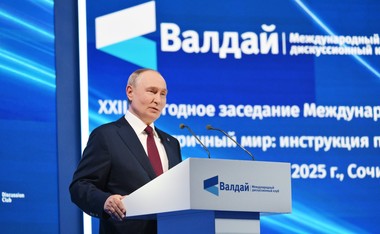 Putin ripostează la zicerile lui Trump: NATO este un tigru de hârtie. „Calmaţi-vă, dormiţi liniştiţi!” le transmite liderul de la Kremlin membrilor Alianţei Nord-Atlantice. El avertizează că furnizarea de rachete Tomahawk ar fi o „escaladare periculoasă”
