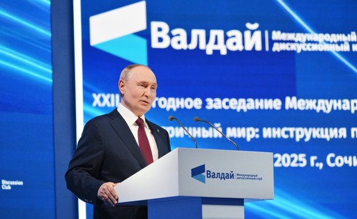 Putin ripostează la zicerile lui Trump: NATO este un tigru de hârtie. „Calmaţi-vă, dormiţi liniştiţi!” le transmite liderul de la Kremlin membrilor Alianţei Nord-Atlantice. El avertizează că furnizarea de rachete Tomahawk ar fi o „escaladare periculoasă”