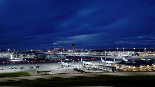 Aeroportul din München s-a redeschis după ce noaptea zborurile au fost suspendate din cauza apariţiei unor drone