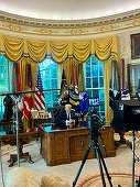 Donald Trump cere Israelului să înceteze imediat bombardarea Gazei, considerând că Hamas este gata să facă pace