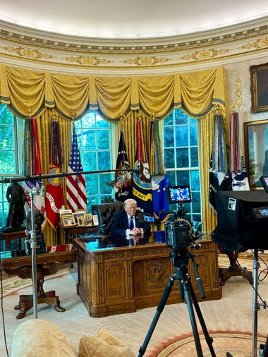 Donald Trump cere Israelului să înceteze imediat bombardarea Gazei, considerând că Hamas este gata să facă pace