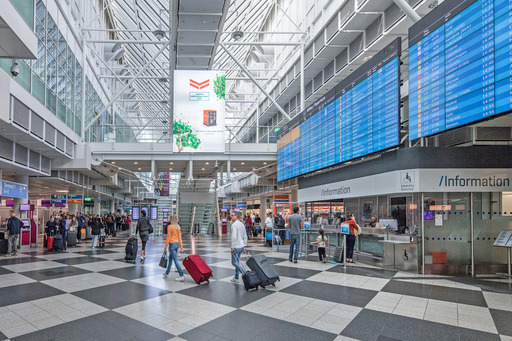 Aeroportul din München a fost închis din nou după semnalarea unor posibile drone