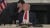 Marco Rubio l-a întrerupt pe Trump dintr-o întâlnire pentru a-i da un bileţel: „Trebuie să aprobaţi postarea pe Truth Social, ca să puteţi anunţa primul” - VIDEO