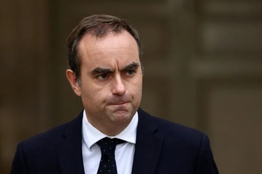 UPDATE-Macron îl numeşte din nou premier pe Lecornu, care a demisionat luni