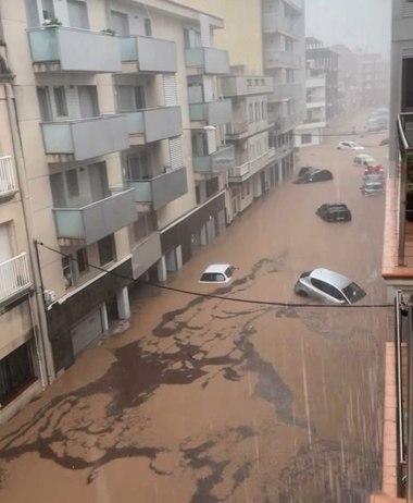 Cod roşu de ploi torenţiale în Catalonia, unde se aşteaptă să cadă 180 de litri de ploaie pe metru pătrat în 12 ore - VIDEO
