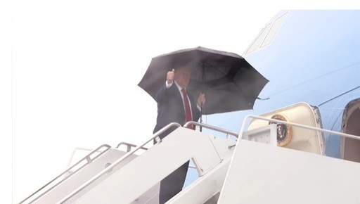 „Războiul s-a încheiat”, declară Donald Trump înainte de a pleca spre Israel