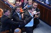 Discursul lui Trump în Knesset, întrerupt pentru scurt timp de un protest al doi parlamentari israelieni, Ofer Kassif şi Aymen Odeh, daţi afară din sală