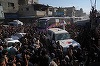Deţinuţi palestinieni eliberaţi din Israel sosesc la Spitalul Nasser din Khan Yunis. 154 de deţinuţi palestinieni eliberaţi şi expulzaţi din Israel sosesc în Egipt