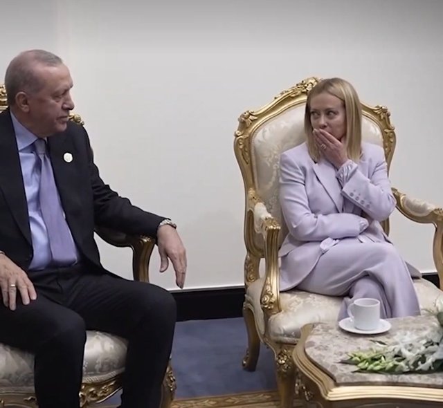 Erdogan vrea ca Meloni să renunţe la fumat, dar Macron crede că este o cauză pierdută – VIDEO