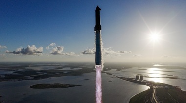 Starship, cea mai mare rachetă construită vreodată de Elon Musk, zboară în spaţiu şi apoi aterizează cu succes, într-un nou test reuşit