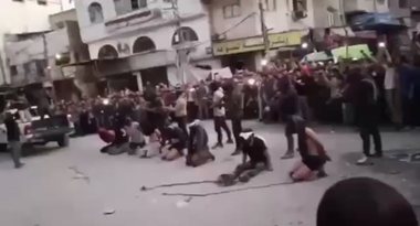 Televiziunea Hamas difuzează un videoclip cu execuţia sumară a unor „colaboratori” în plină stradă, în oraşul Gaza