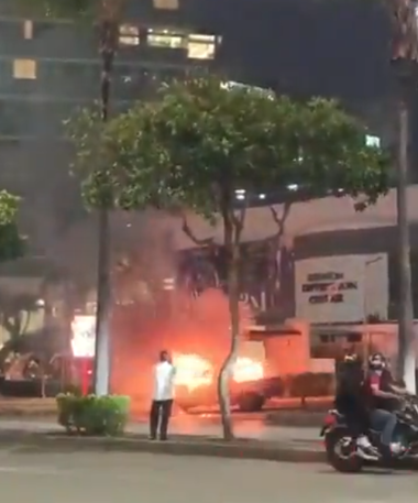 Un vehicul explodează în faţa unui mall din Ecuador – O persoană a murit, mai multe fiind rănite / Alt vehicul care conţinea explozibil, găsit în apropiere - VIDEO