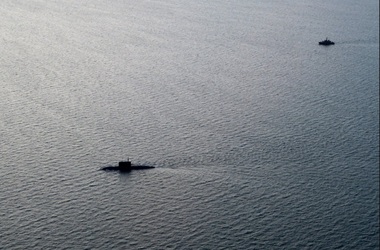 Suedia urmăreşte un submarin rusesc la Marea Baltică, într-o ”operaţiune de rutină” în colaborare strânsă cu aliaţii. Submarinul, reperat marţi, venind dinspre Strâmtoarea daneză Grand Belt, urmărit apoi în apele dintre Danemarca şi Suedia, anunţă armata suedeză
