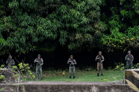 Venezuela desfăşoară zeci de mii de militari la frontiera cu Columbia, SUA atacă presupuşi traficanţi