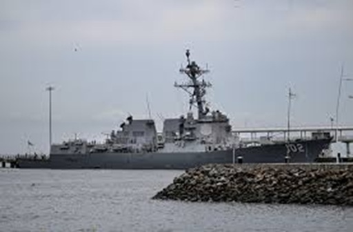 Un distrugător american găzduieşte supravieţuitorii unui atac asupra unei nave suspecte din Caraibe