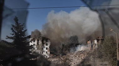 Un atac cu drone ucrainene a provoacat un incendiu la o rafinărie de gaz din Rusia, anunţă guvernatorul regiunii Orenburg