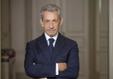 Emmanuel Macron l-a primit pe Nicolas Sarkozy la Élysée înainte ca fostul preşedinte al Franţei să intre în închisoare