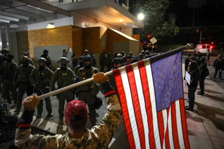 O Curte de Apel stabileşte că Trump poate desfăşura Garda Naţională în Portland, până la judecarea pe fond a dosarului