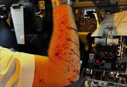 Un Boeing 737 MAX 8 United Airlines de la Detroit la LA cu 140 de persoane la bord, redirecţionat la Salt Lake City, după o coliziune în zbor cu un obiect necunoscut, la 11.000 m, care fisurează parbrizul şi răneşte un pilot. Ipoteza, o coliziune cu un ba