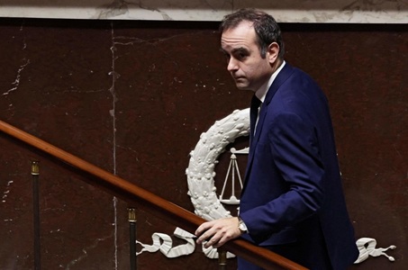 Părinţii premierului francez Sébastien Lecornu, plasaţi sub protecţia poliţiei, din motive de securitate. Ei sunt însoţiţi de către trei poliţişti 24 din 24, un şofer şi doi ofiţeri de securitate, dezvăluie Le Parisien